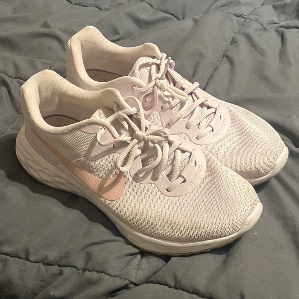 Nike Women's Light Pink Athletic Shoes